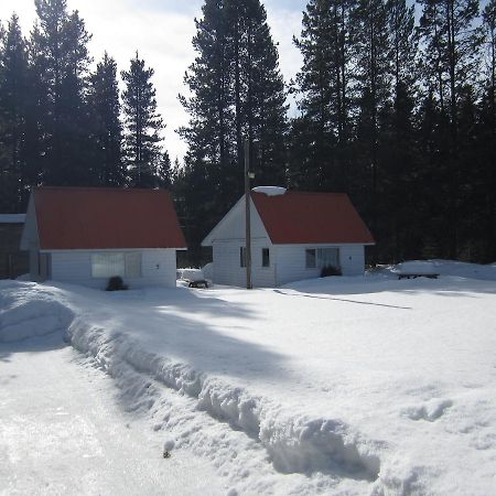 Whispering Pines Motel & Cabins Topley Kültér fotó