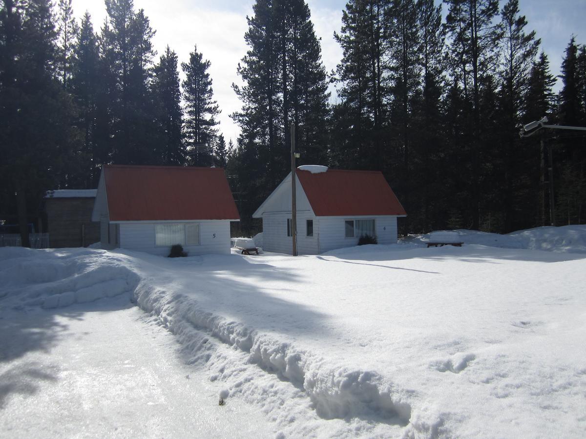 Whispering Pines Motel & Cabins Topley Kültér fotó