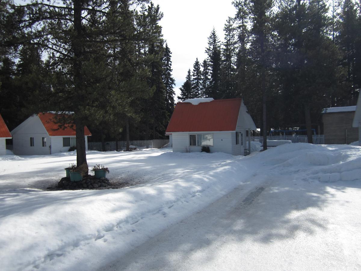 Whispering Pines Motel & Cabins Topley Kültér fotó